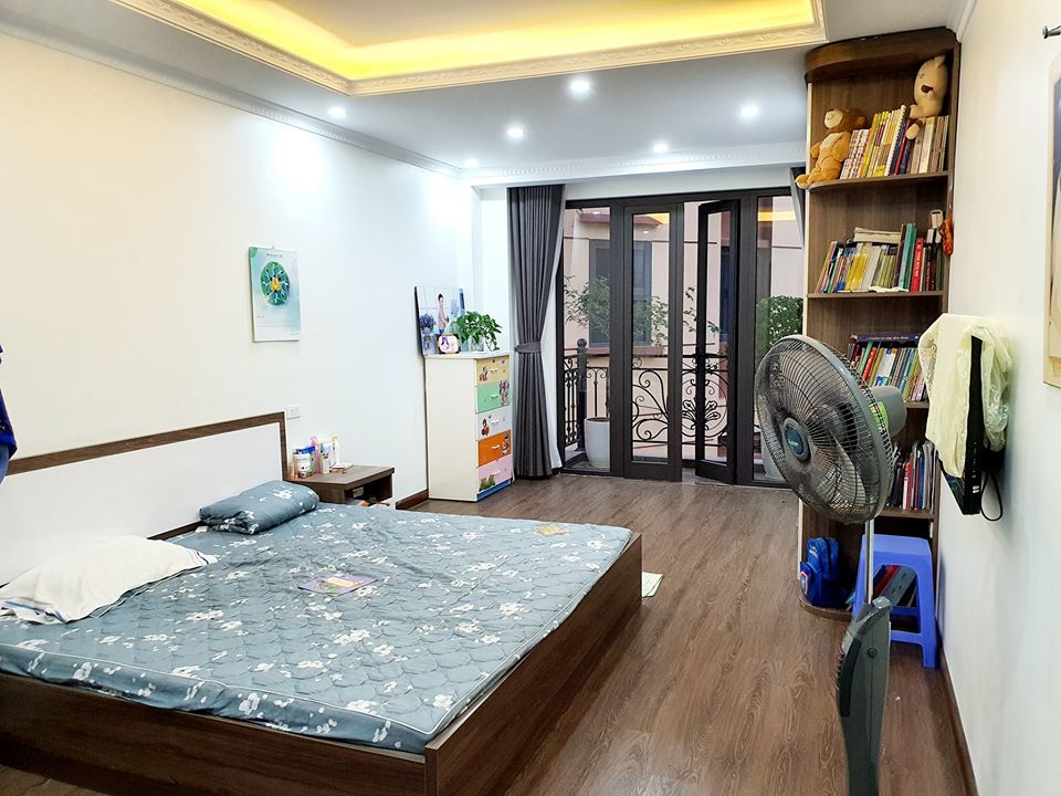Bán nhà phố Trung Kính, lô góc, ô tô tránh, kinh doanh sầm uất, giá chỉ 10 tỷ.