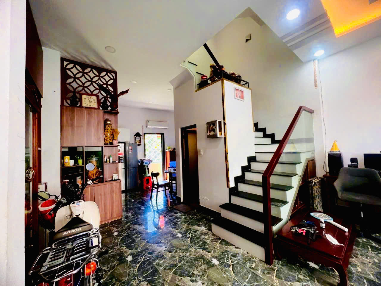 Nhà phố hiện đại, 56m², ngang rộng 5,3m, 1 trệt 2 lầu, Lê Văn Việt, gần Ngã tư Thủ Đức, giá 6,3 tỷ