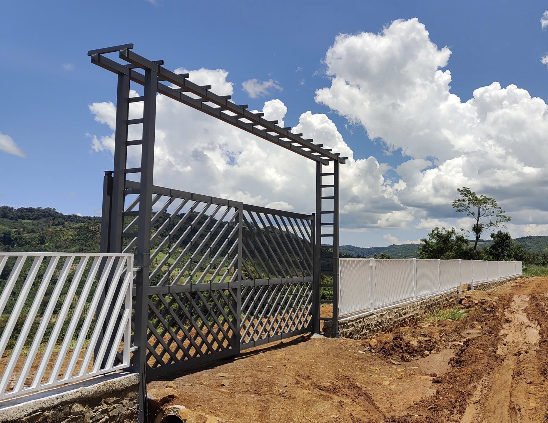 2.594m² Có 700m² thổ cư – View hồ – Đồi cao – Giá chỉ 3,5 triệu/m²