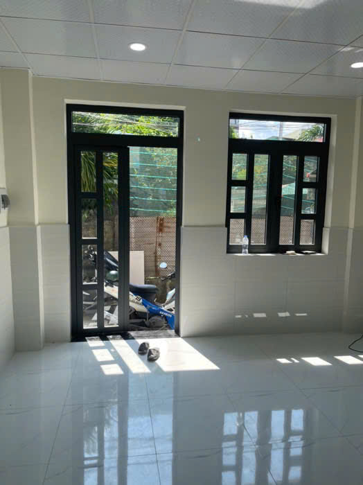 Bán gấp nhà 2 lầu, trong khu dân cư hồng long, gần chợ hiệp bình.Nhỉnh 4 tỷ