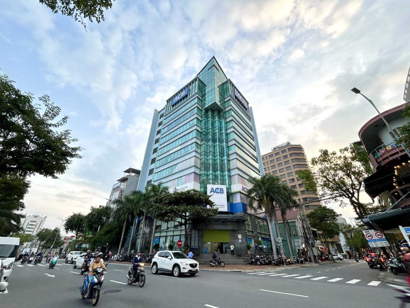 Cho thuê văn phòng trống 220m2 cực đẹp ở tòa nhà ACB, Hải Châu